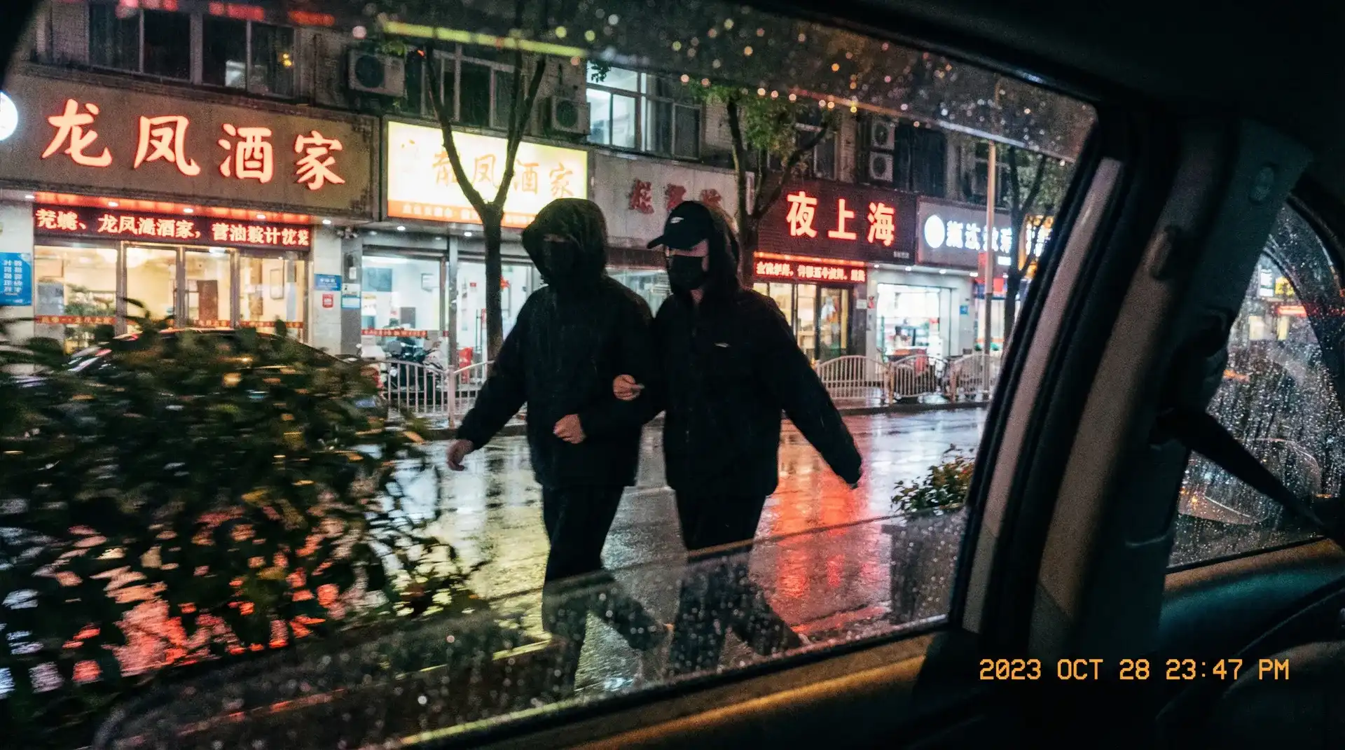 澳门皇冠平台 - 顶流明星深夜密会现场抓拍照片